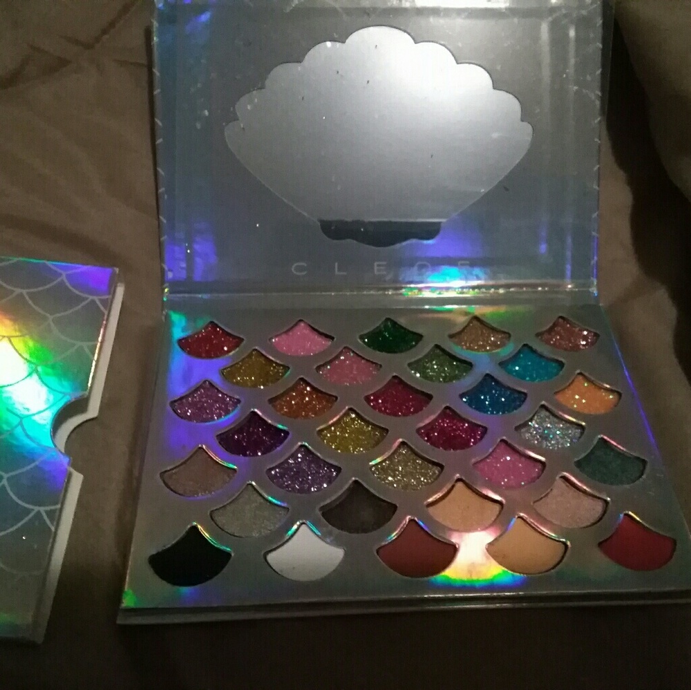 Eye pallet